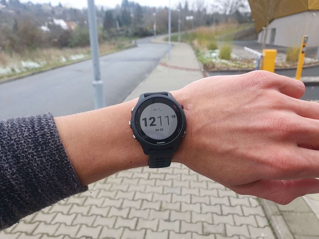 Ostatnim wyświetlanym elementem jest godzina i data