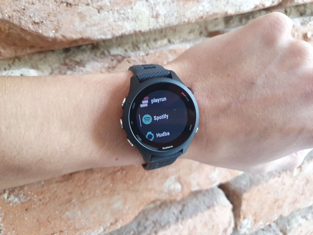 Do słuchania muzyki można używać Spotify lub innych aplikacji