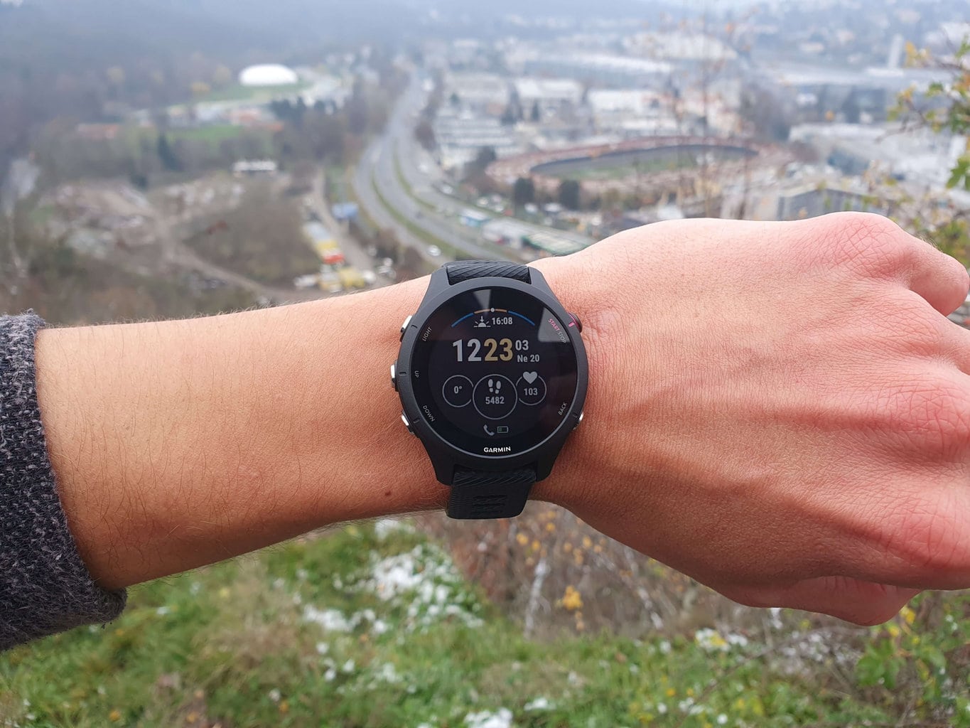 Recenzja: smartwatch Garmin Forerunner 255S Music