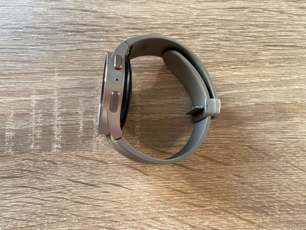 Po prawej stronie znajdują się dwa przyciski