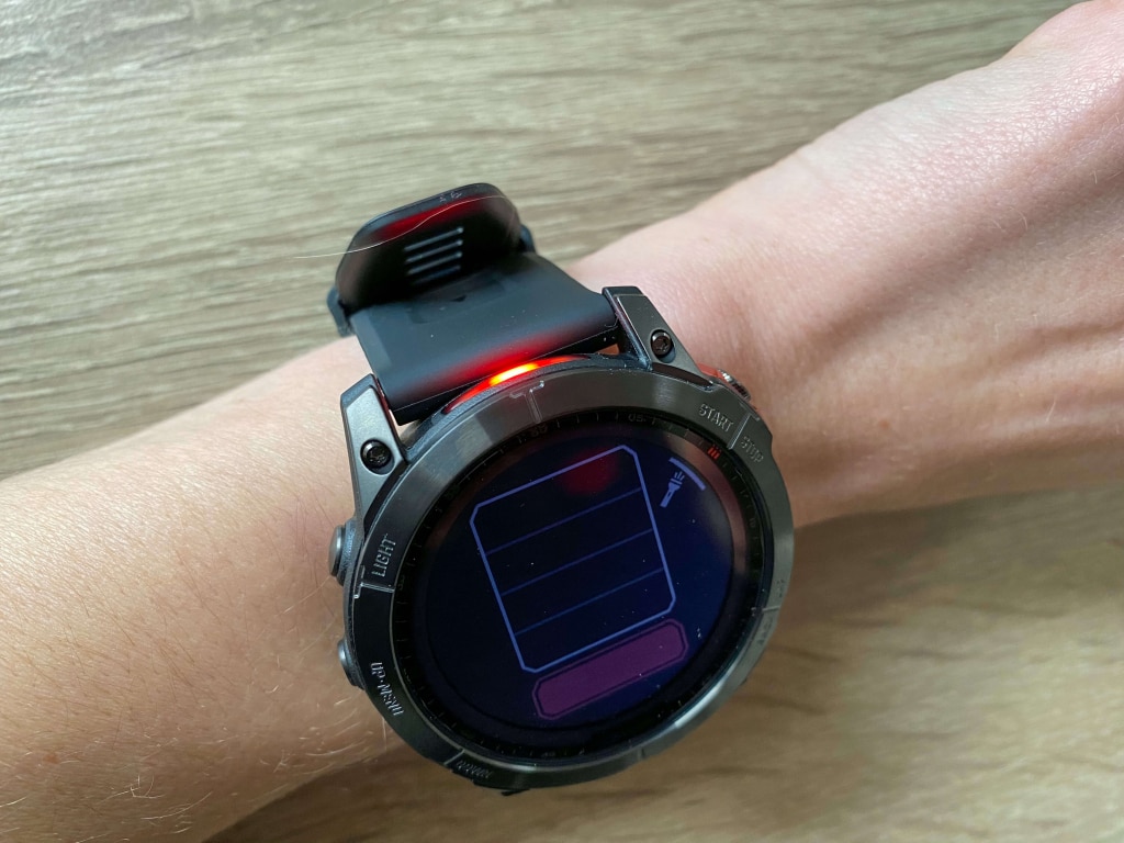 Można wybrać między światłem białym i czerwonym