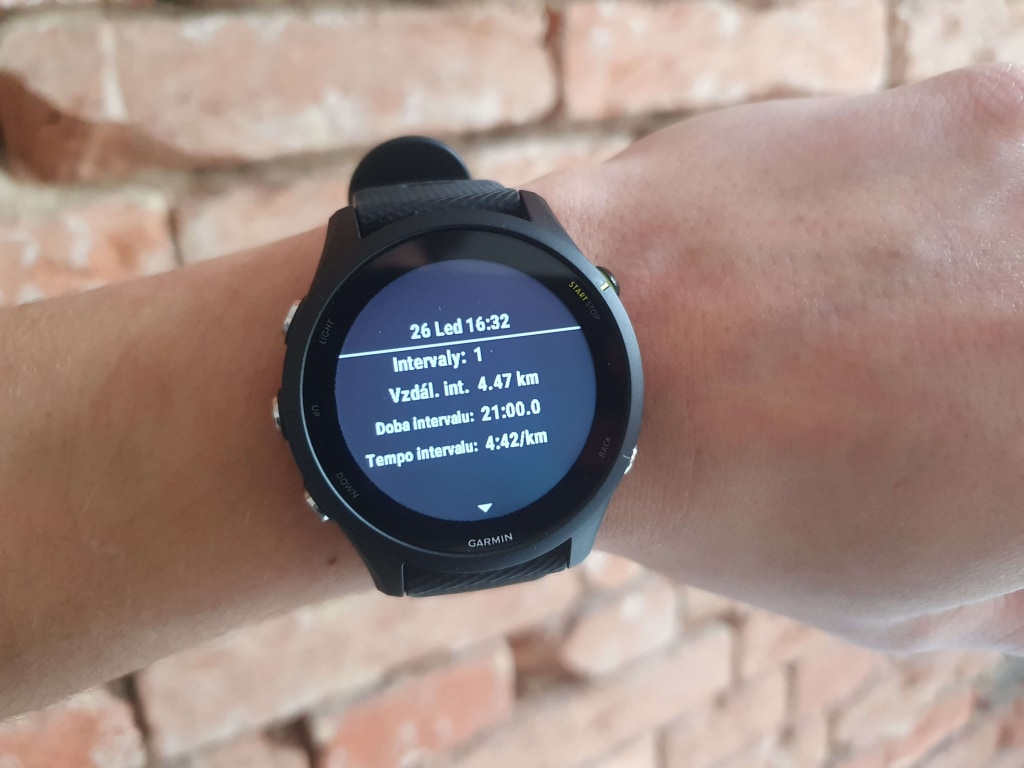 Szczegółowe statystyki oferują listę zmierzonych i szacowanych wartości