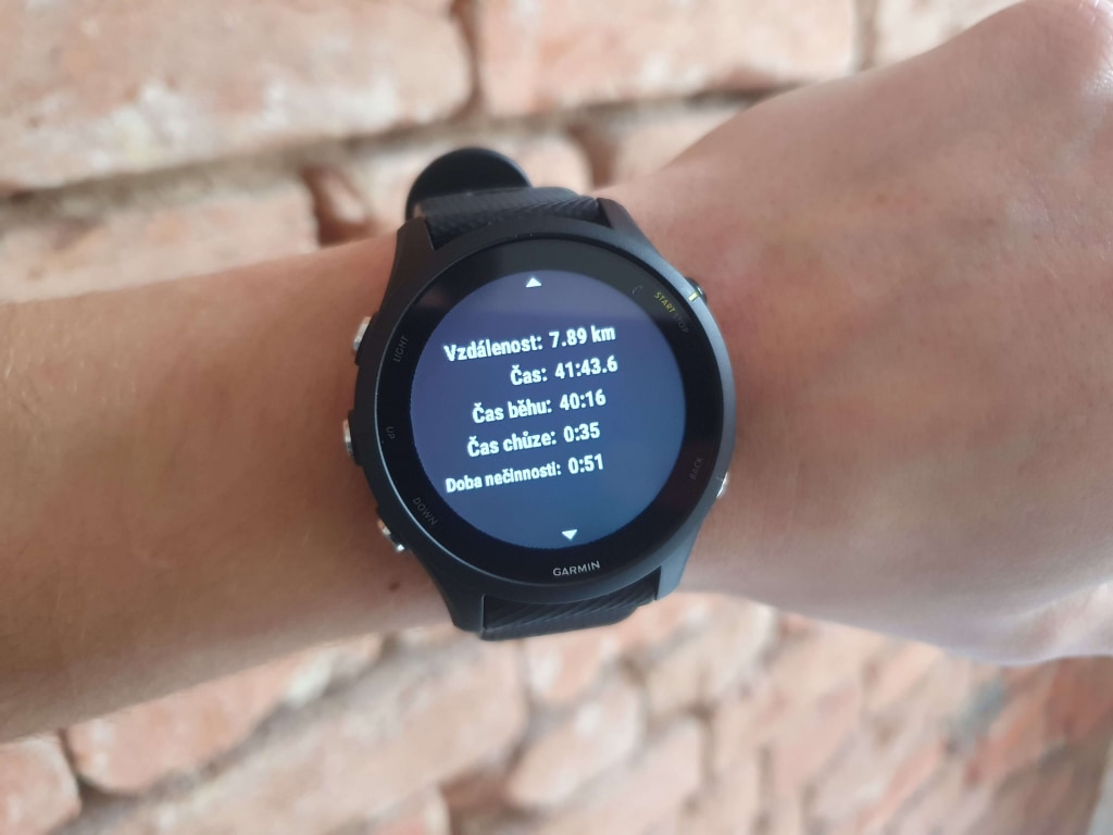 Wartości są podzielone na pięć ekranów danych