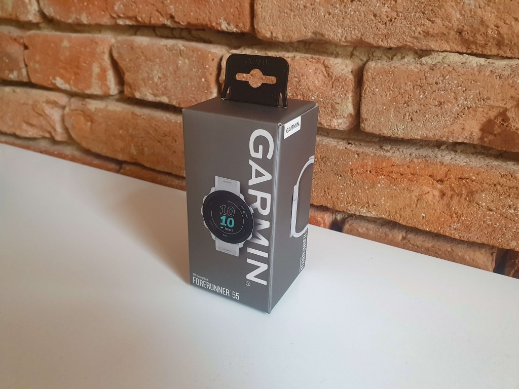 Opakowanie smartwatcha Garmin Forerunner 55 jest typowe dla tej linii modelowej