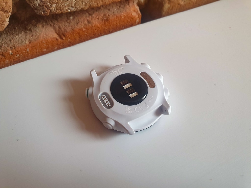 Prawidłowe działanie czujników wymaga mocnego trzymania zegarka na nadgarstku