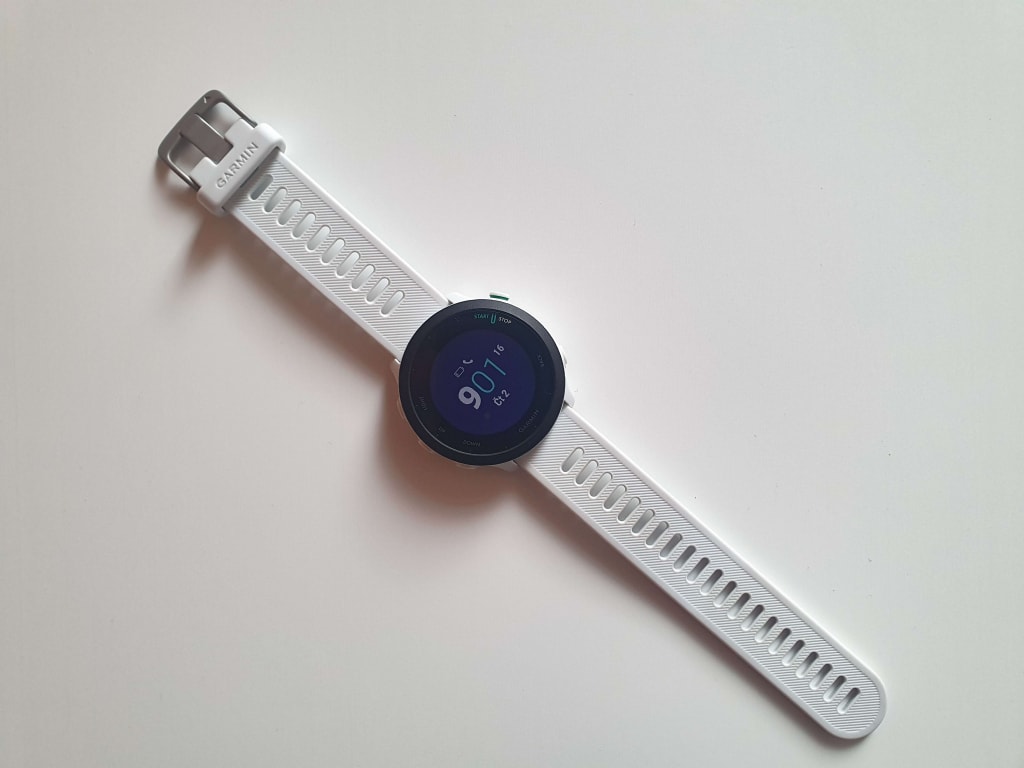 Na pierwszy rzut oka zegarek wygląda na wysokiej jakości i wytrzymały