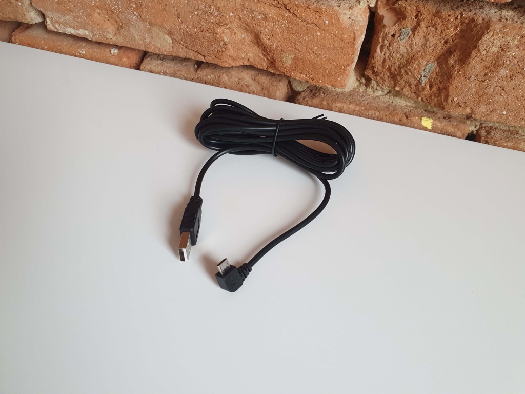 Długość kabla zasilającego jest odpowiednia zarówno dla samochodów osobowych, jak i ciężarowych