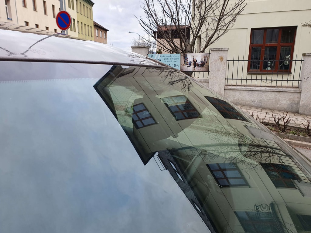 Z zewnątrz Niceboy Pilot XR jest prawie niewidoczny