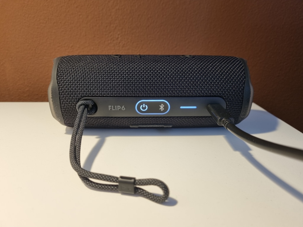 Głośnik podczas ładowania