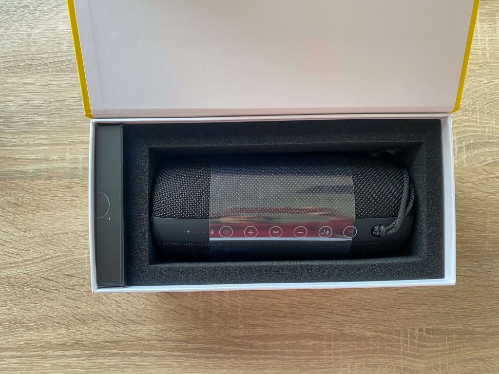 Pudełko ma magnetyczne zamknięcie