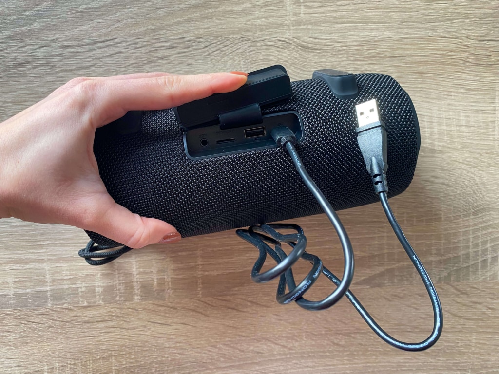 Podłączanie przewodu zasilającego