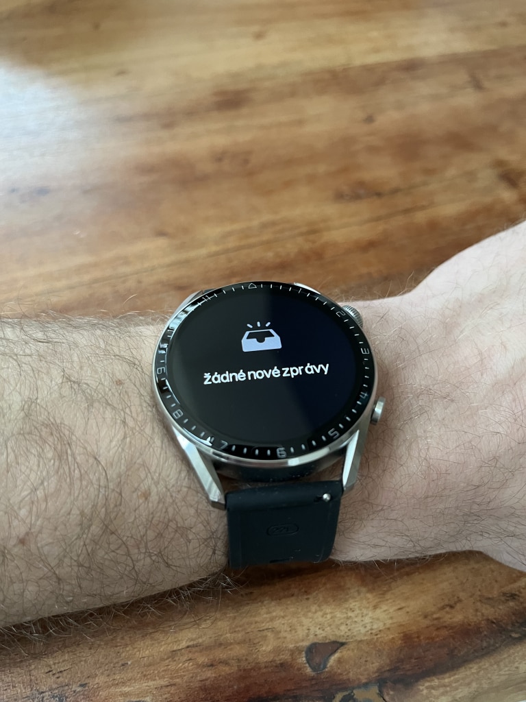 Zegarek powiadamia o wiadomości za pomocą wibracji