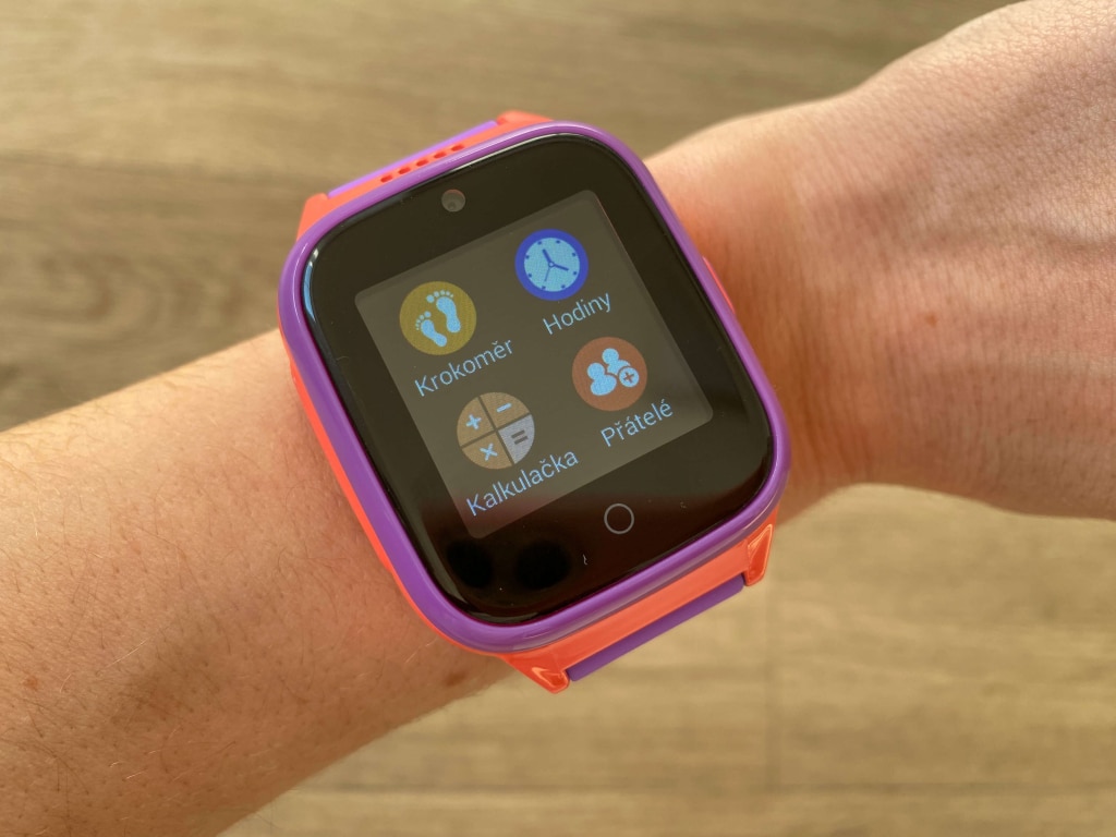 Mierzy liczbę przebytych kroków