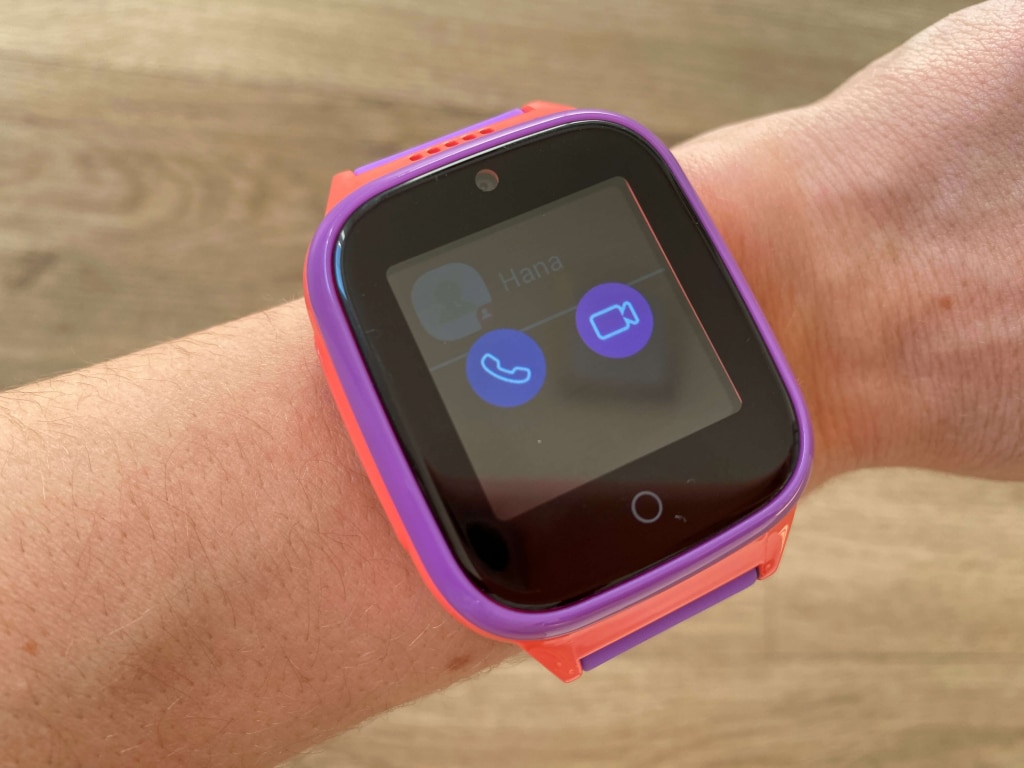 Obsługiwane są zarówno połączenia klasyczne, jak i wideo