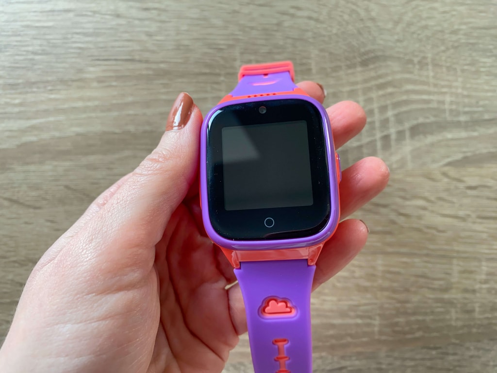 Zegarek posiada wyświetlacz IPS