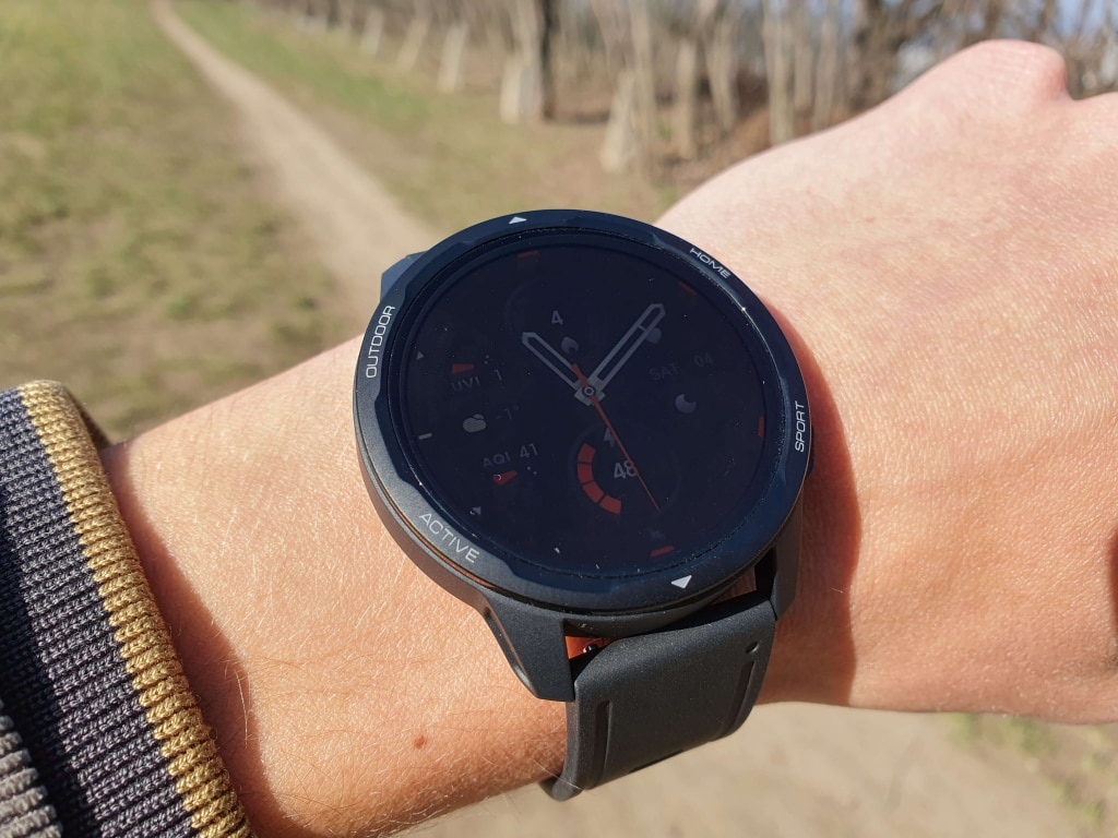 W bezpośrednim świetle słonecznym szczegółowe tarcze mogą nie być łatwe do odczytania