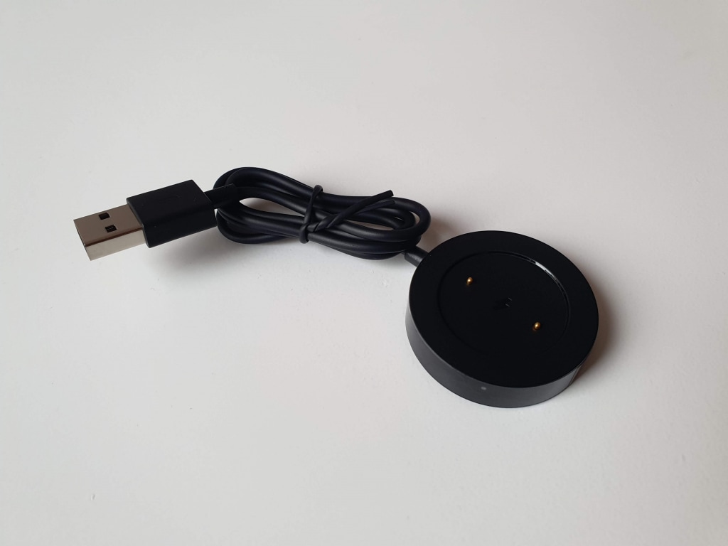 Czas ładowania za pomocą styków jest dłuższy niż w przypadku ładowania bezprzewodowego