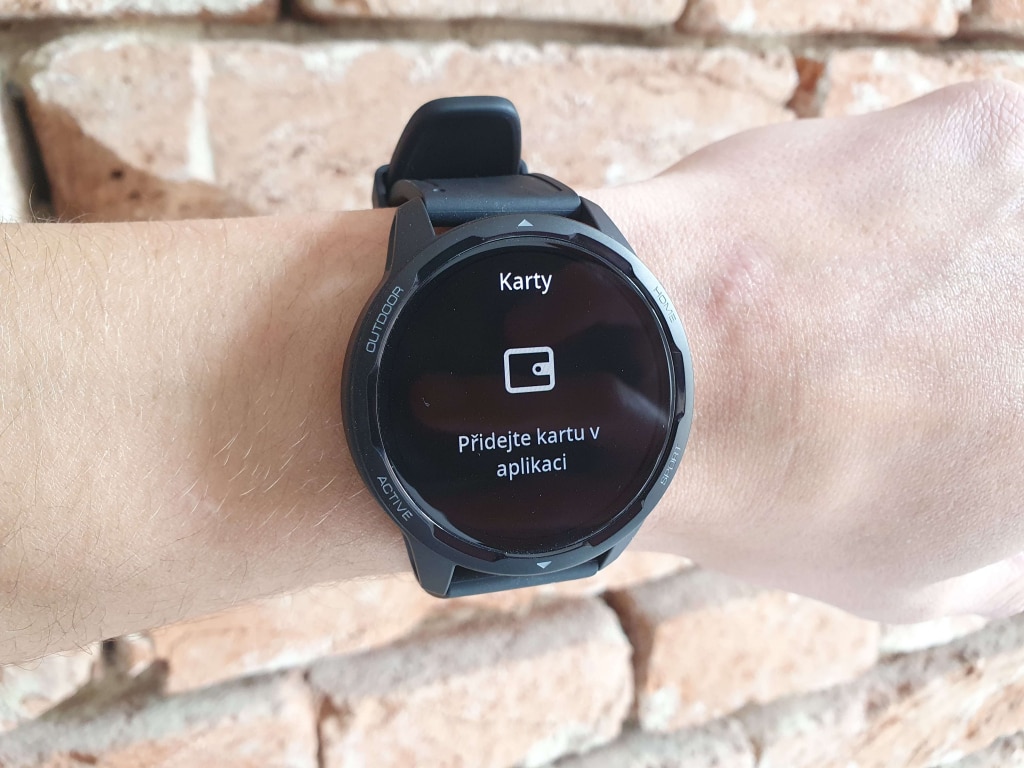 Zegarek umożliwia również dokonywanie płatności zbliżeniowych