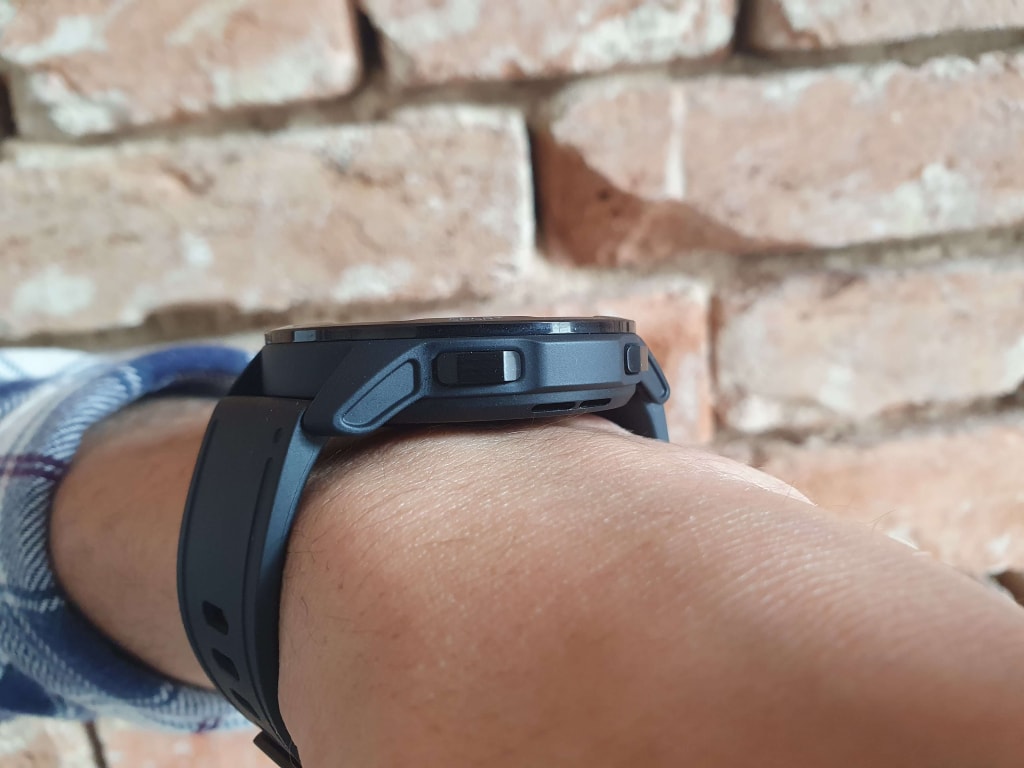 Umiejscowienie głośnika nie jest idealne