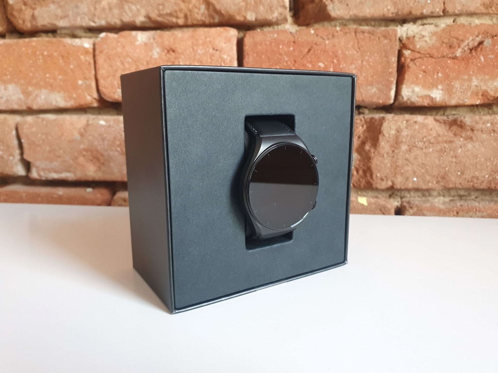 Po otwarciu można zobaczyć obudowę zegarka