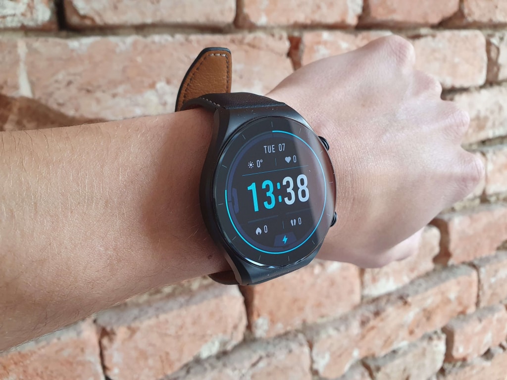 Aplikacja oferuje szeroką gamę cyfrowych i analogowych tarcz zegarka