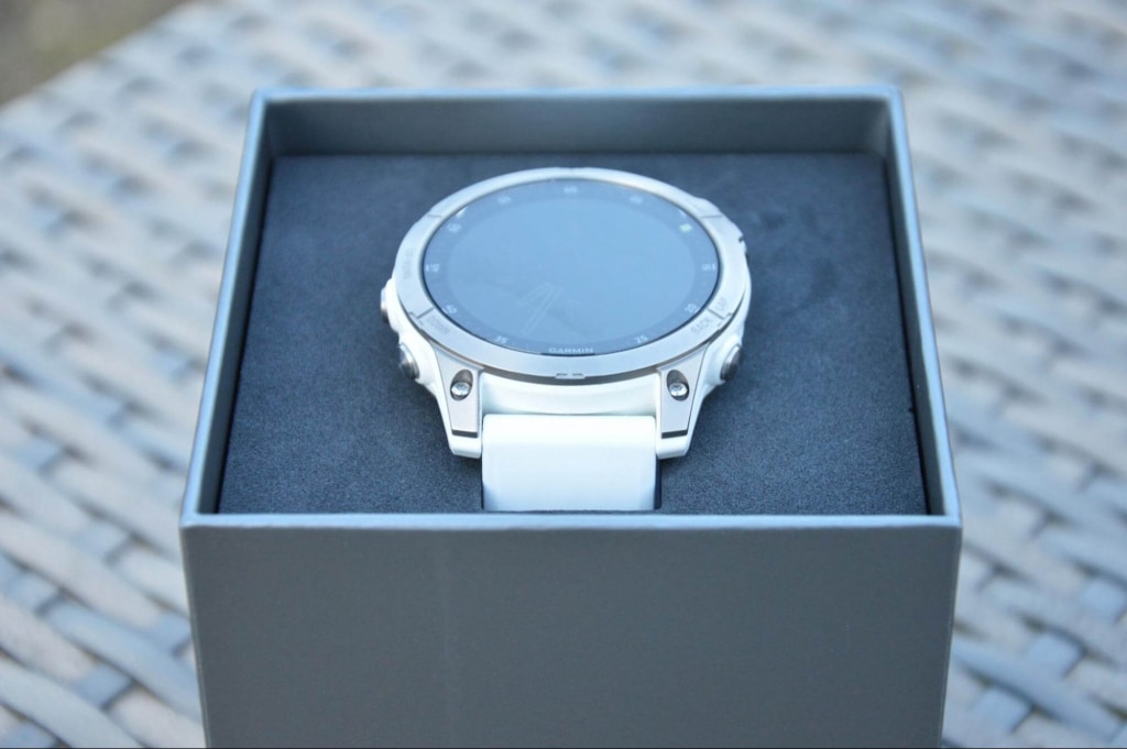 Szafirowe szkiełko w tytanowej ramce