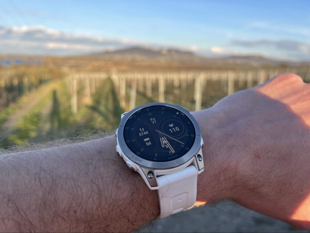 Zegarek stale śledzi liczbę kroków