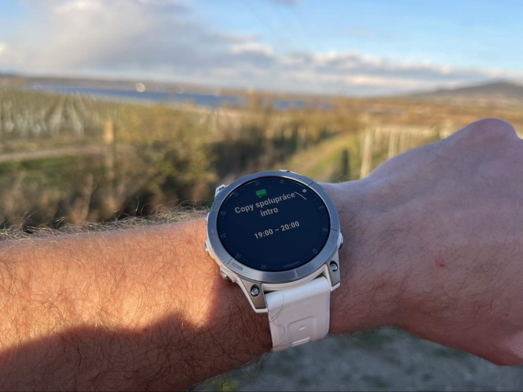 Powiadomienia informują również o ważnych spotkaniach w kalendarzu