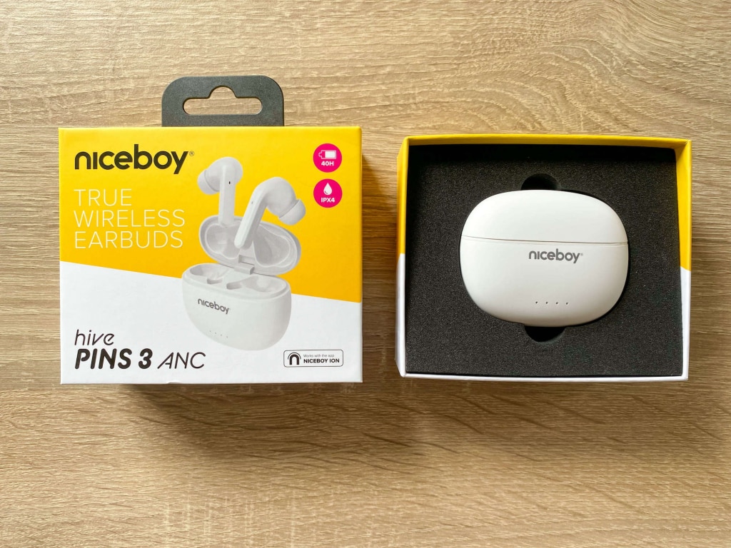 Po otwarciu można rzucić okiem na słuchawki