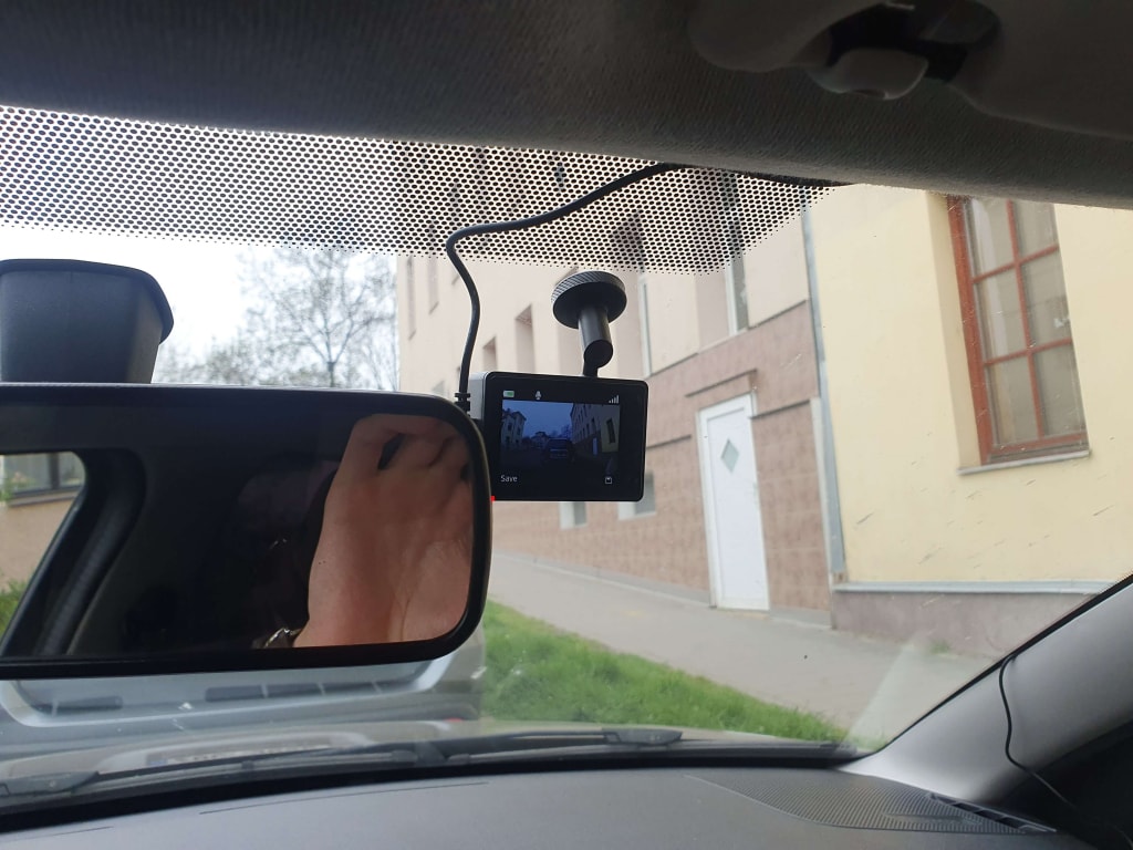 Garmin Dash Cam 57 z pewnością nie będzie przeszkadzać podczas jazdy