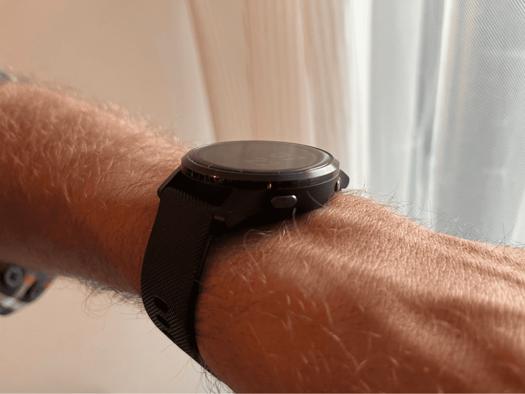 Zegarek ma minimalistyczny design