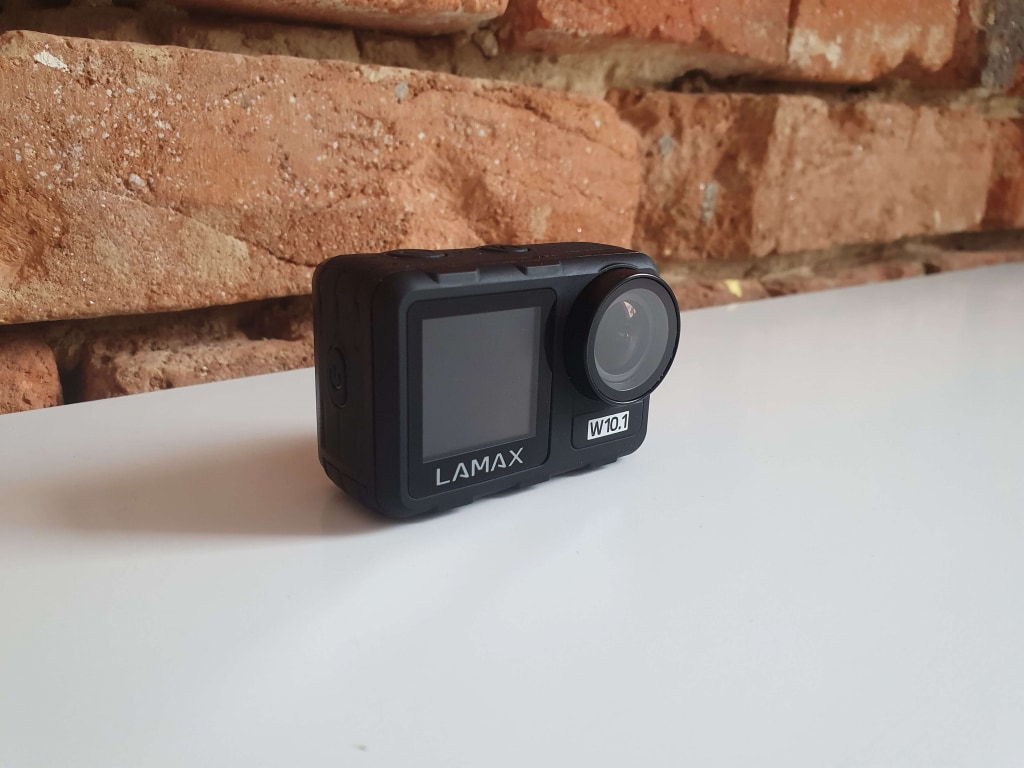 Ze względu na większą wagę, kamera sprawia wrażenie, że będzie trwała