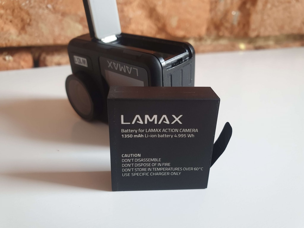 Dostarczony akumulator ma imponującą pojemność i wytrzymałość