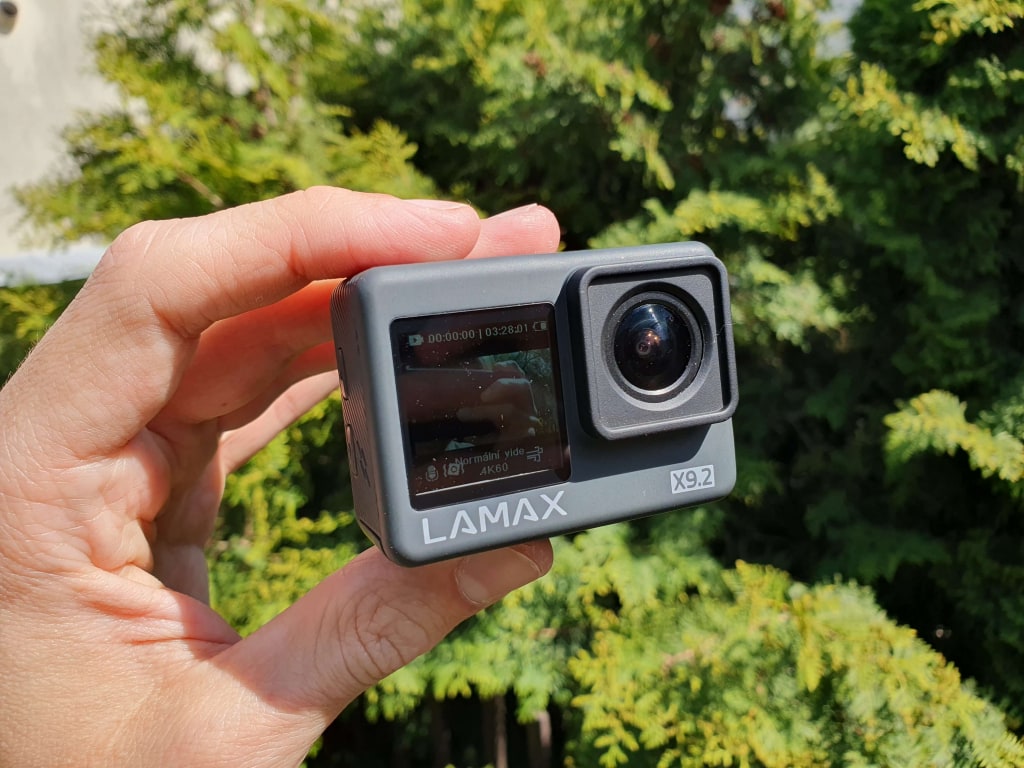 Nawet z przednim wyświetlaczem nie będziesz miał problemu w słońcu