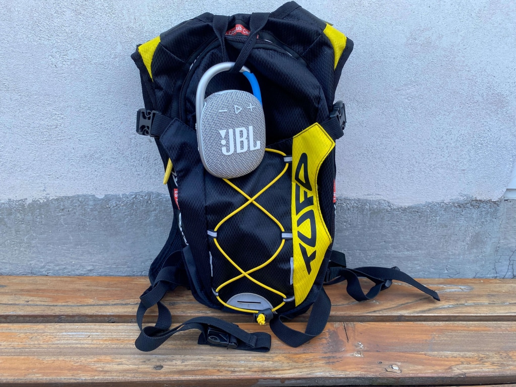 Można go przypiąć do plecaka