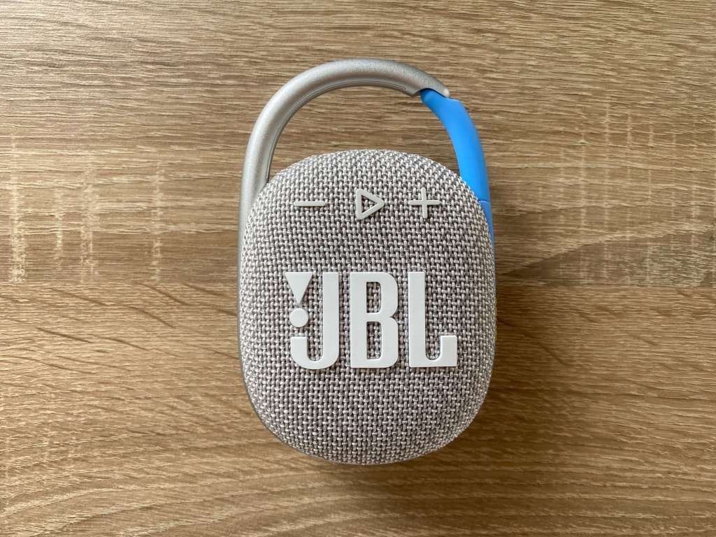 Na pierwszy rzut oka głośnik wygląda solidnie