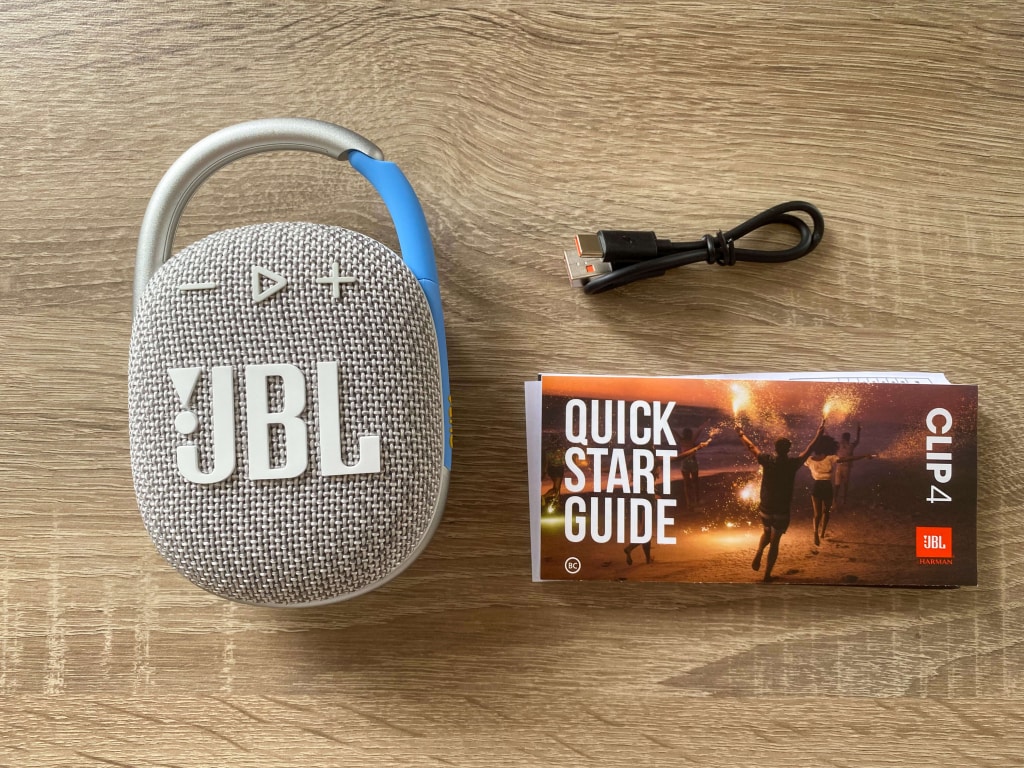 W zestawie przewód zasilający i instrukcja obsługi