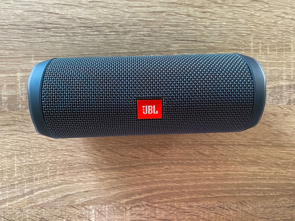 Jest ona pokryta wytrzymałą tkaniną