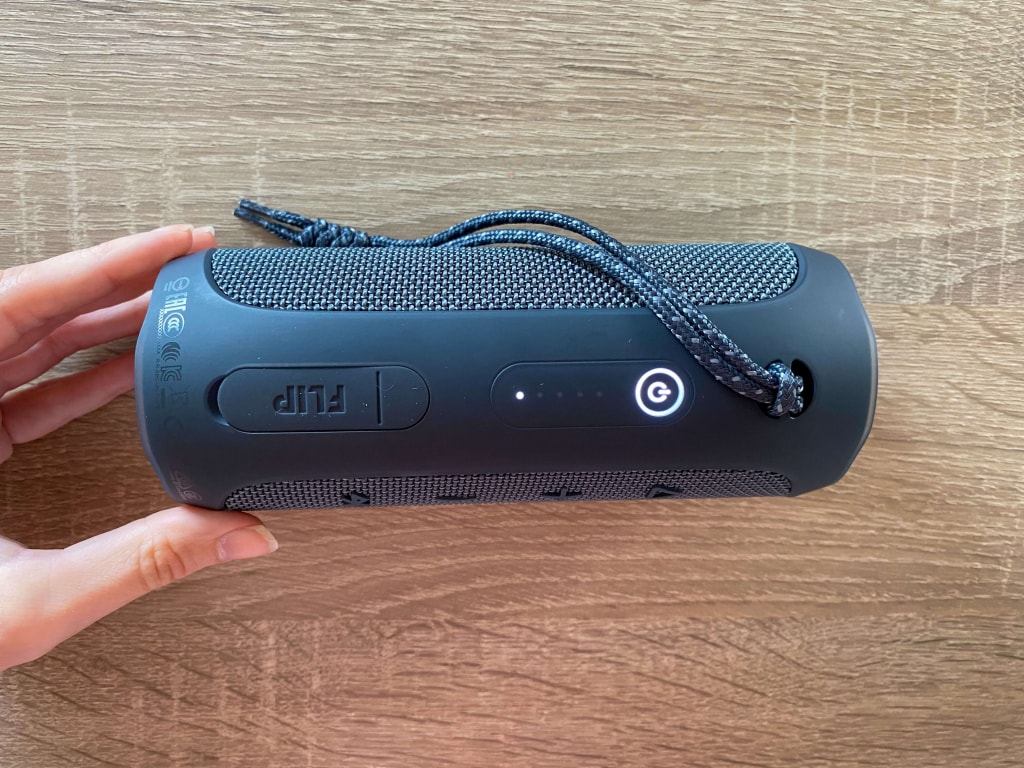 Przycisk włączania/wyłączania ma podświetlenie