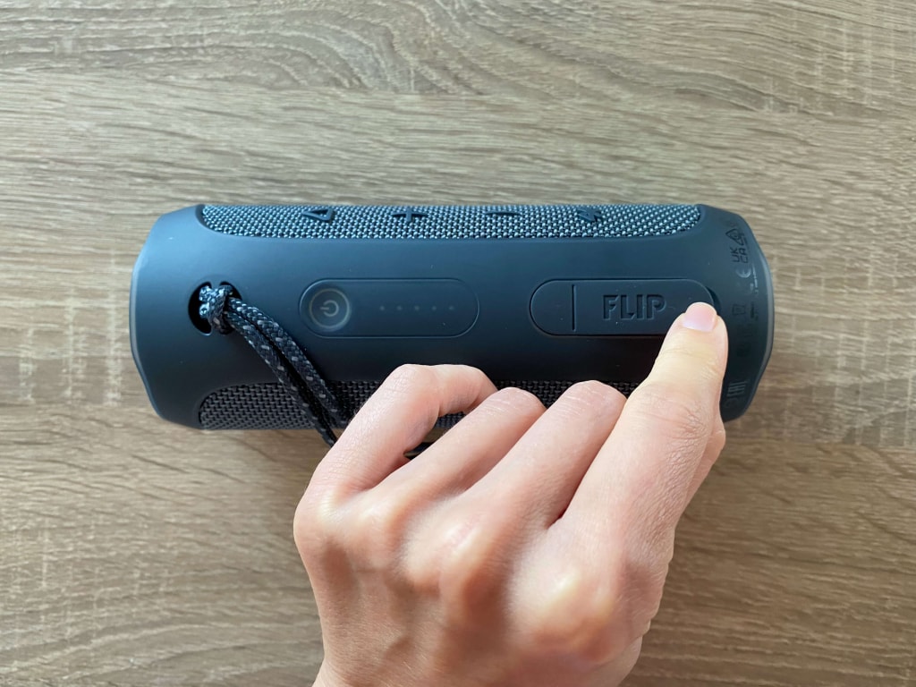 Złącze ładowania ma osłonę