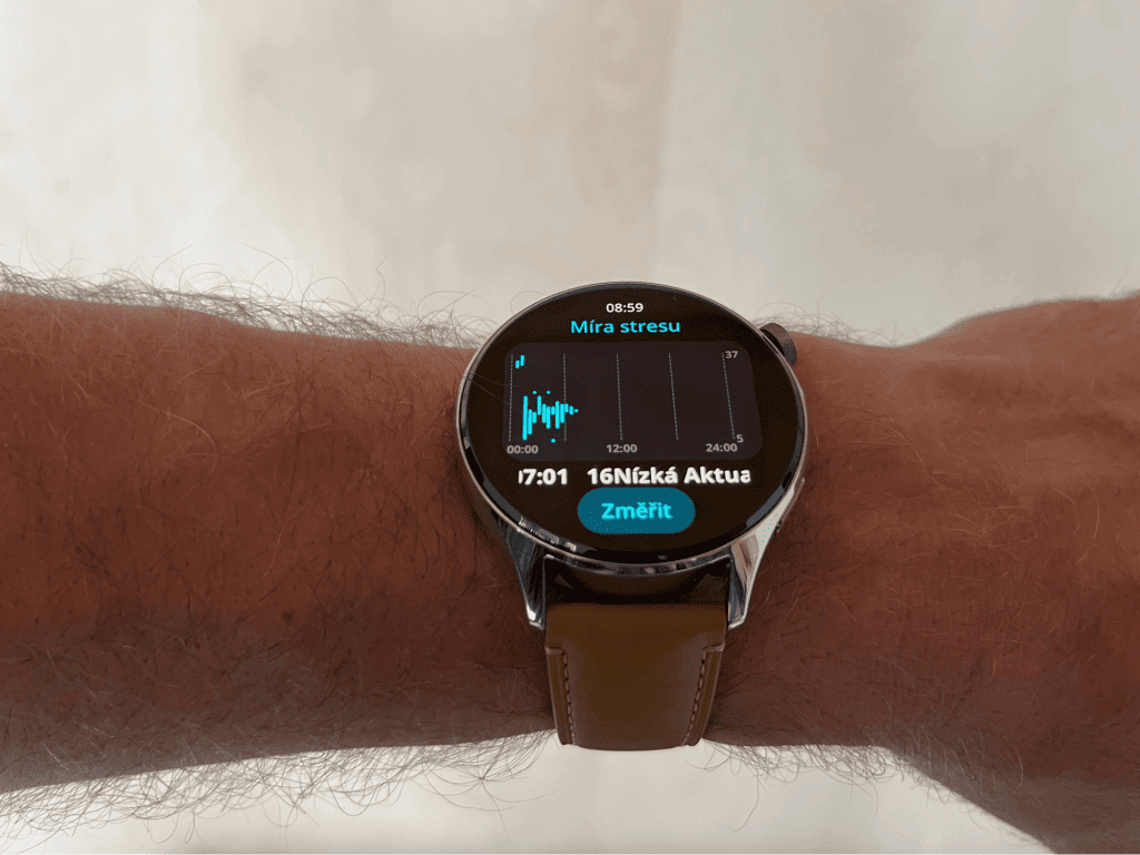 Na podstawie tętna zegarek ocenia obciążenie organizmu