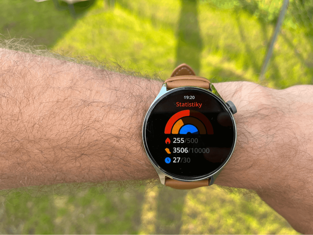 Przez większość czasu wyświetlacz jest świetny i oferuje bogate kolory