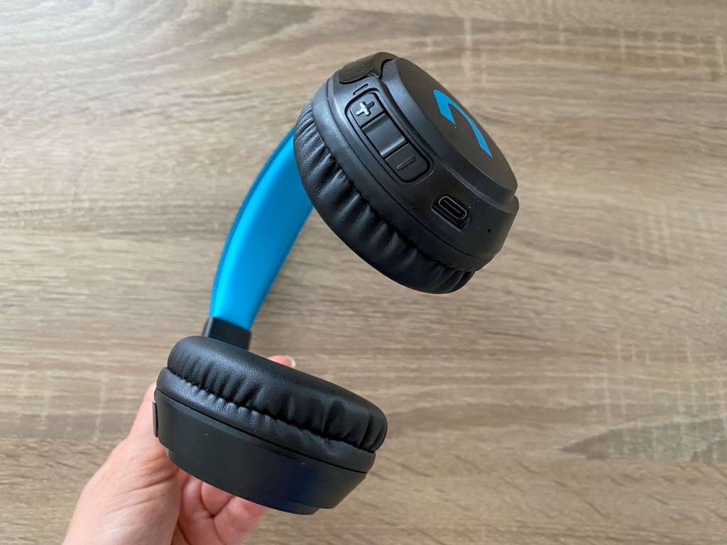 Przyciski znajdują się po prawej stronie