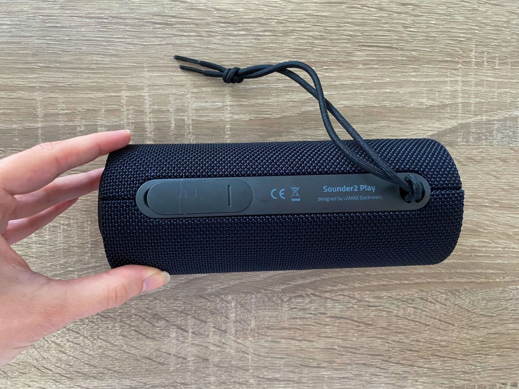 Złącza mają pokrywę na zawiasach