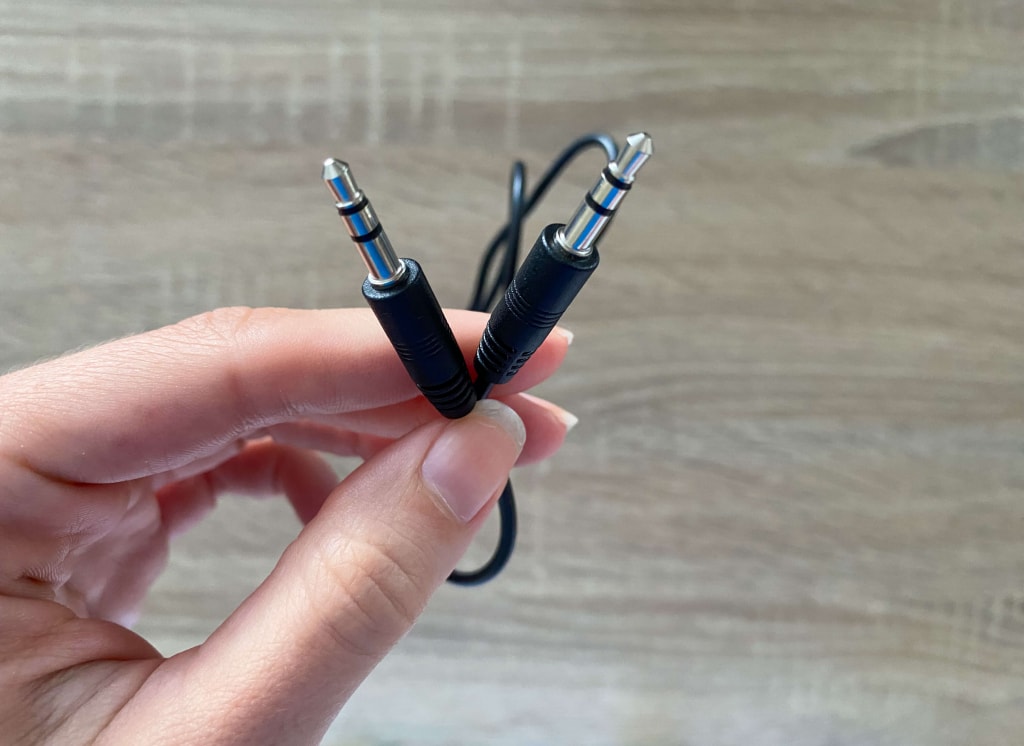 W opakowaniu znajdziemy złącze jack 3,5 mm