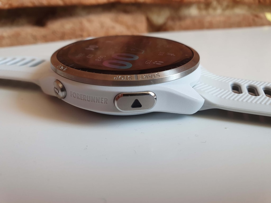 Nowe elementy designu wyróżniają Garmin Forerunner 965 na tle innych modeli