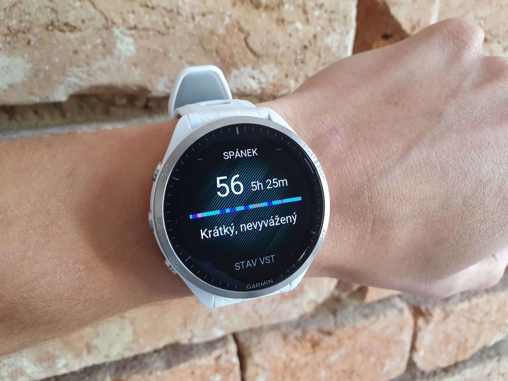 Krótka analiza snu jest również zawarta w porannym raporcie