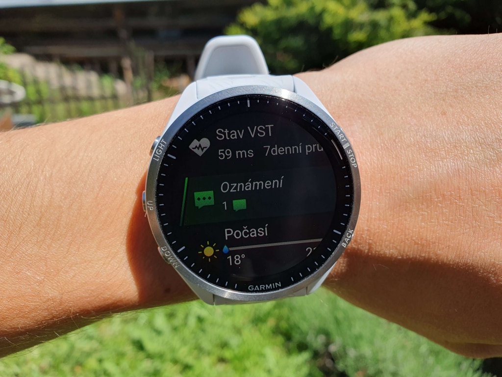 Wstępnie ustawione odpowiedzi można uzupełnić własnymi szybkimi odpowiedziami