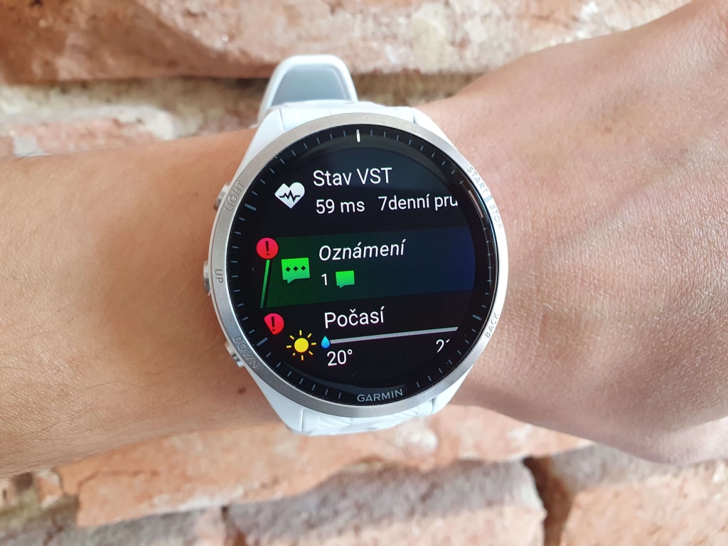 Většina chytrých funkcí je v úsporném režimu deaktivována