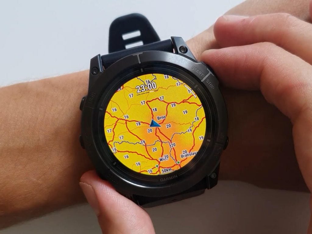 Wyższe zegarki oferują również prognozę radarową